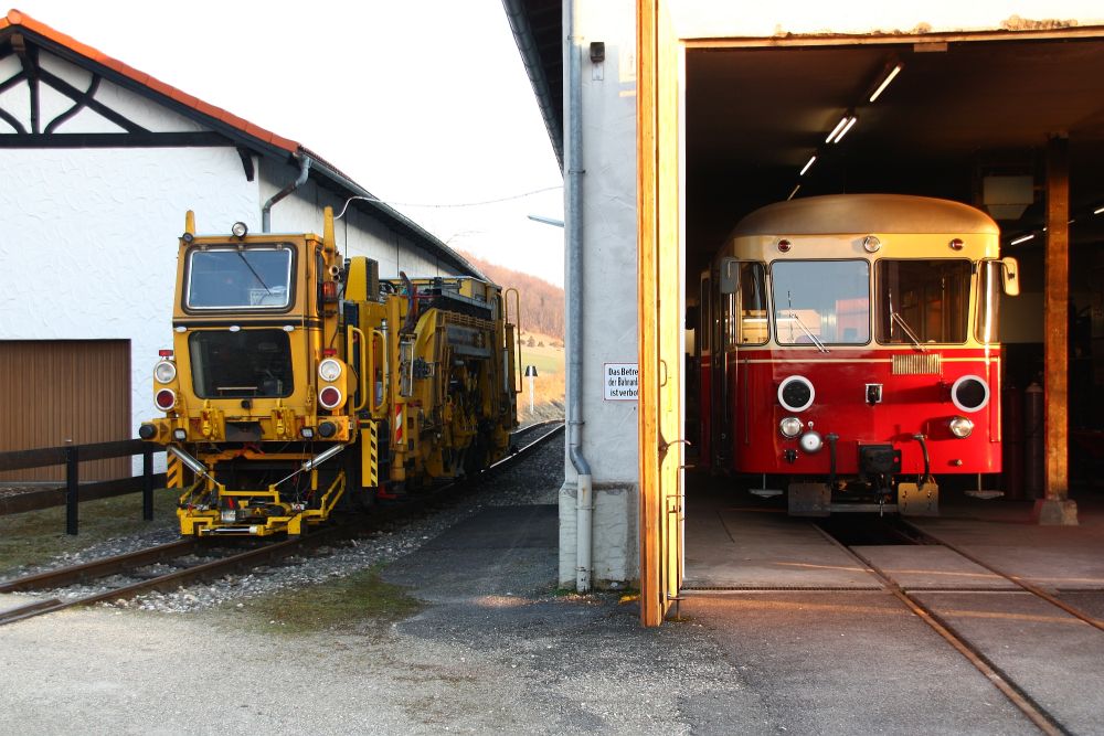 Stopfmaschine auf Tieflader (Gr&ouml;&szlig;e ca. 127 kb)