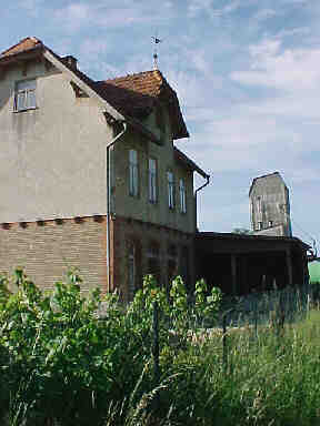Bahnhof Dischingen - Bahnsteigseite (Bildgr&ouml;&szlig;e ca. 13 Kb)