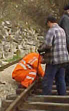 Verschrauben der Schiene (5 Kb)