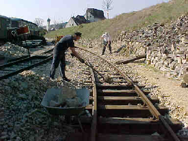 Schotter einbringen... (16,5 Kb)