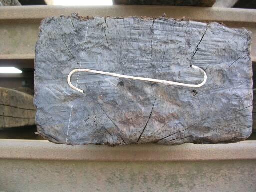 Schwellenende mit S-Haken (Gr&ouml;&szlig;e ca 35 kb)