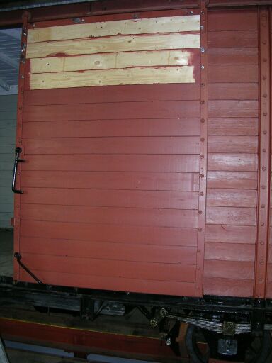 Holzarbeiten an der Ladet&uuml;r (Gr&ouml;&szlig;e ca. 28 kb)