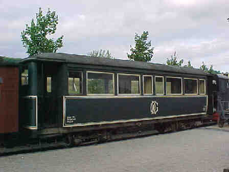 HMB 5 am Bahnsteig in Neresheim (Größe ca. 13 Kb)