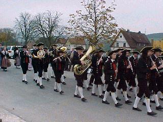 Auf dem Weg zum Bahnsteig (Gr&ouml;&szlig;e ca. 22Kb)