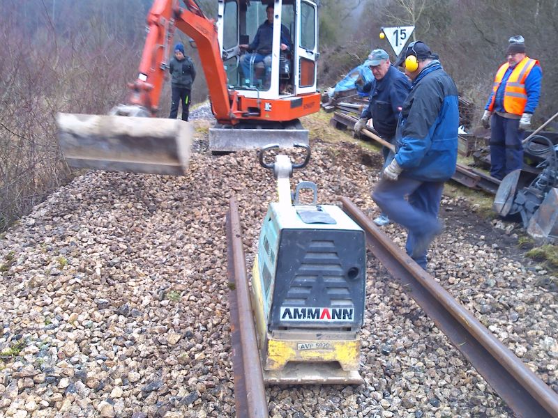 Herstellen und Verdichten des Planums (Gr&ouml;&szlig; 149 kb)