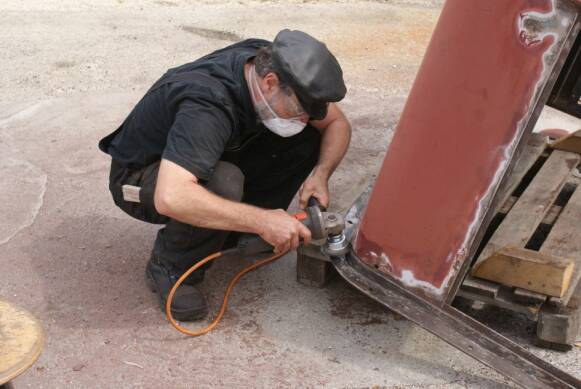 Entrosten der K&uuml;erverkleidung (Gr&ouml;&szlig;e ca. 32 kb)