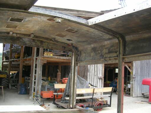 Motorhaube von innen (Gr&ouml;&szlig;e ca. 35 kb)