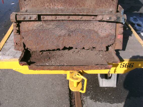 Aschkastenklappe (Größe 43 Kb)