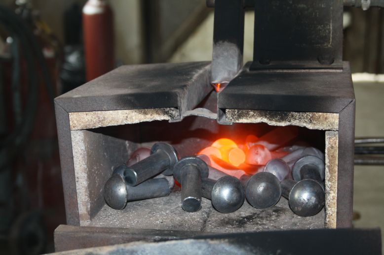 Bilder vom Nieten (Größe 53 Kb)