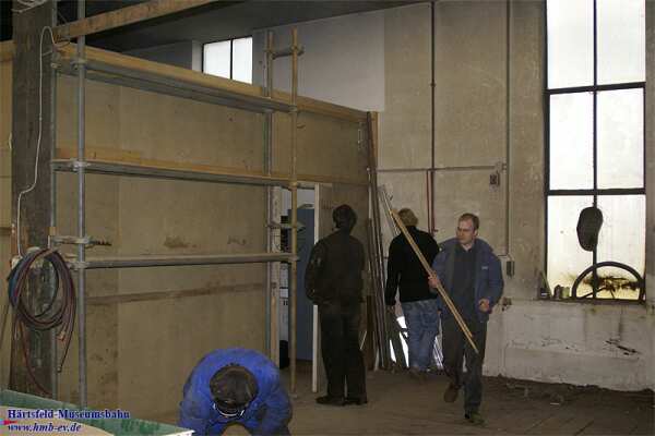 Die erste Wand wird entfernt (Gr&ouml;&szlig; ca 23 Kb)