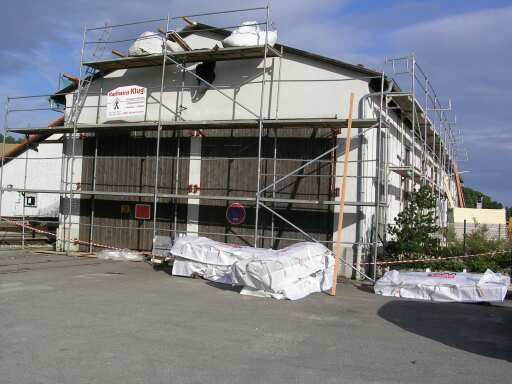 Der Lokschuppen bekommt ein neues Dach (Gr&ouml;&szlig;e ca. 27 Kb)