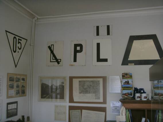 Schilder und Fotografien (Gr&ouml;&szlig;e ca. 20 Kb)