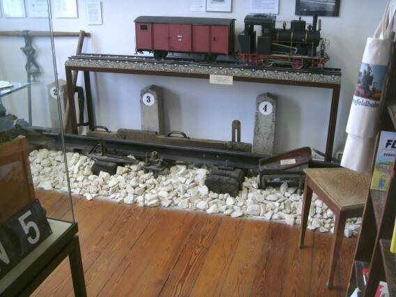 Werkzeuge und Life-steam Modell (Gr&ouml;&szlig;e ca. 38 Kb)