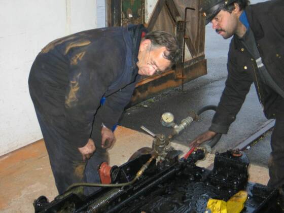 Bei der Bremsenpr&uuml;fung (Gr&ouml;&szlib;e ca 36Kb)