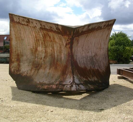 Schneepflug in der Frontalansicht (Gr&ouml;&szlig;e 46 Kb)