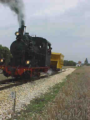 Zug kommt (Gr&ouml;&szlig;e ca. 11 Kb)