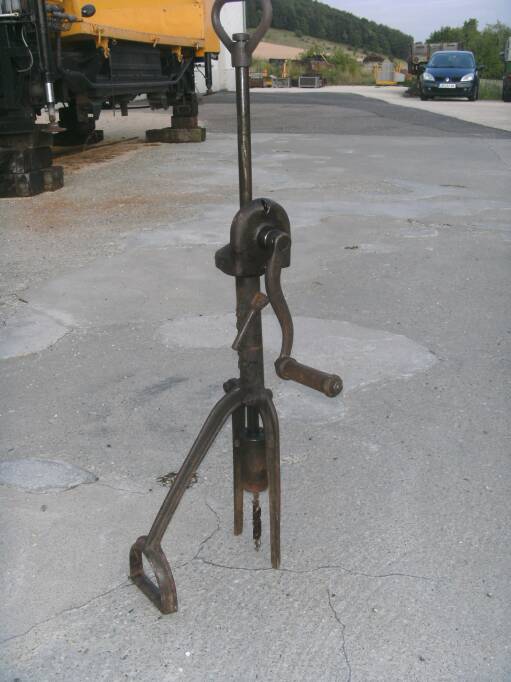 Schwellenbohrer f&uuml;r Handbetrieb(Gr&ouml;&szlig;e ca 42 kb)