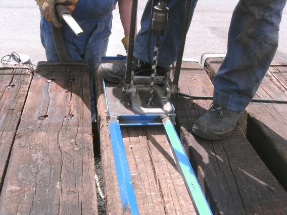 Der Bohrer im Einsatz (Gr&ouml;&szlig;e ca 41 kb)