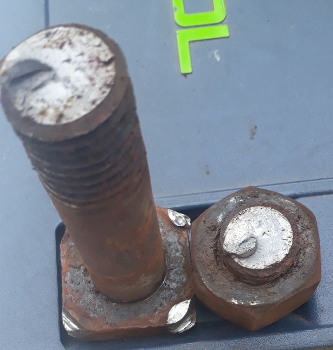 abgerissener Laschenbolzen (Gr&ouml;&szlig; 53 kb)