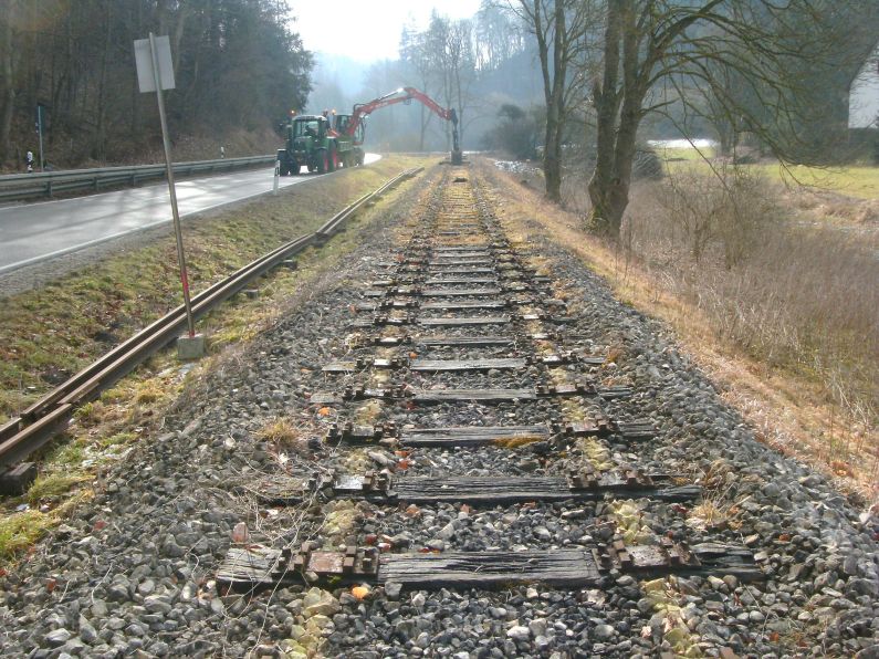 Entfernen der alten Schwellen (Gr&ouml;&szlig; 142 kb)