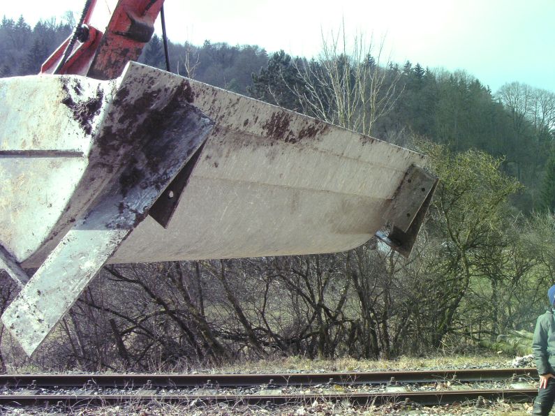 Umgebaute Baggerschaufel (Gr&ouml;&szlig; 124 kb)