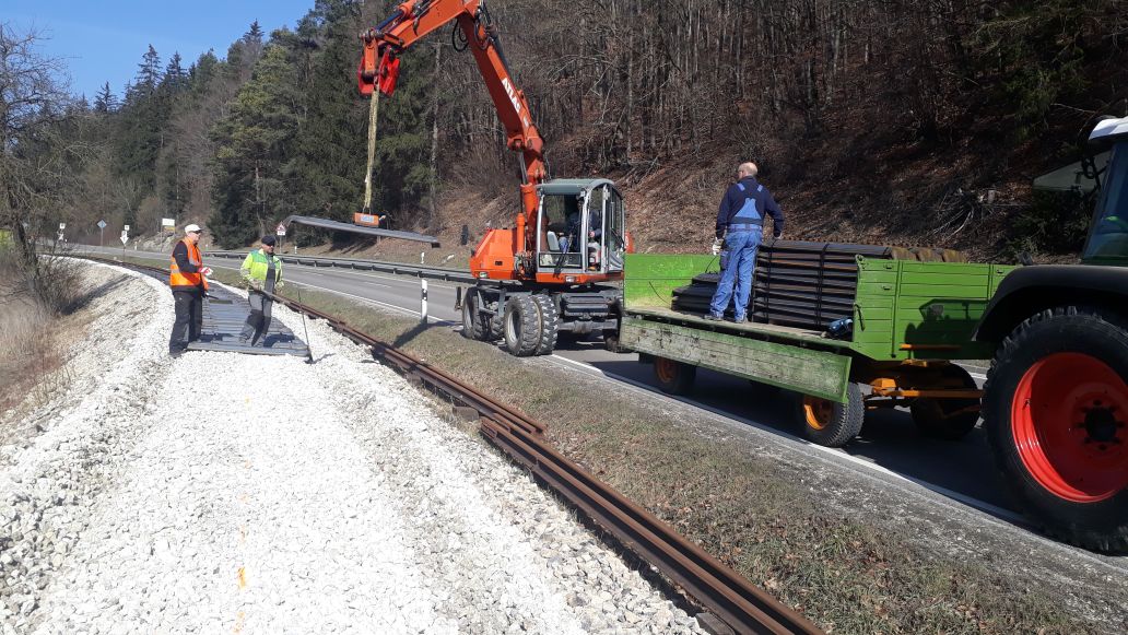 Die Schwelle schwebt ein (Gr&ouml;&szlig; 171 kb)