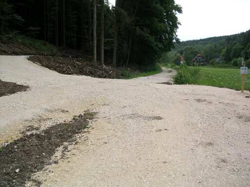 Kreuzung mit der Bahntrasse, andere Seite (Gr&ouml;&szlig;e ca 25 kb)
