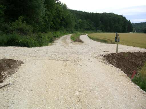 Abermalige Kreuzung mit der Bahntrasse (Gr&ouml;&szlig;e ca 24 kb)