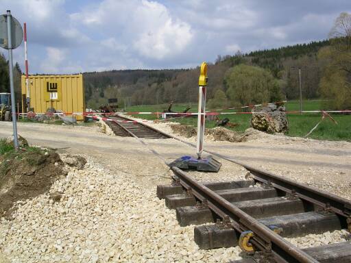 Der provisorische B&Uuml; an der S&aumml;gm&uuml;hle, Gleisseite (Gr&ouml;&szlig;e ca. 39kB)