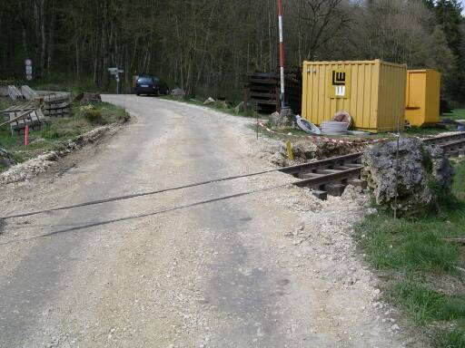 Der provisorische B&Uuml; an der S&aumml;gm&uuml;hle, Stra&szlig;enseite (Gr&ouml;&szlig;e ca. 38kB)