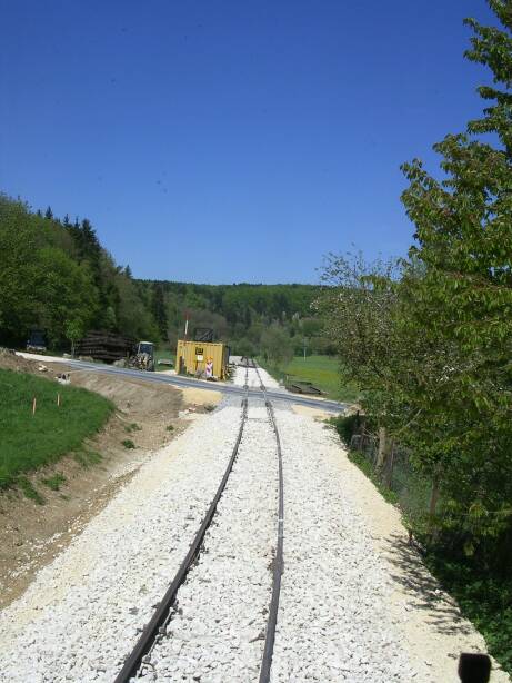 B&uuml; aus Zugsicht Richtung Neresheim (Gr&ouml;&szlig;e ca. 48kB)