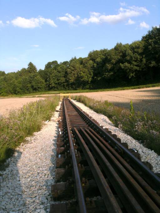 Blick vom ehemaligen Gleisende  (Gr&ouml;&szlig;e ca. 50 kB)