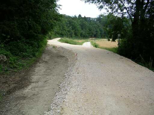 Einfahrt Iggenhausen, Neresheimer Seite, Blickrichtung Neresheim (Gr&ouml;&szlig;e ca. 26 kB)