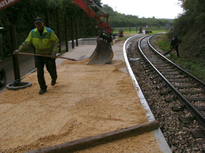 Bahnsteigbau Iggenhausen(Gr&ouml;&szlig;e ca. 90 kB)