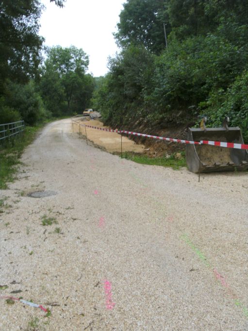 Einfahrt Iggenhausen, Neresheimer Seite (Gr&ouml;&szlig;e ca. 70 kB)