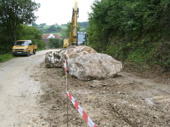 Felsen auf der Trasse (Gr&ouml;&szlig;e ca. 63 kB)