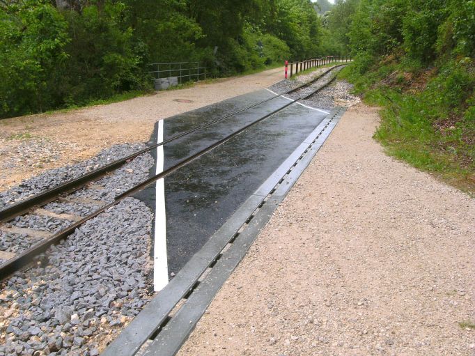 Einfahrt Iggenhausen, Neresheimer Seite (Gr&ouml;&szlig;e ca. 101 kB)