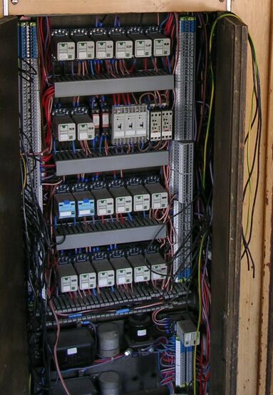 Der Schaltschrank im Detail (Gr&ouml;&szlig;e ca. 51 kb)