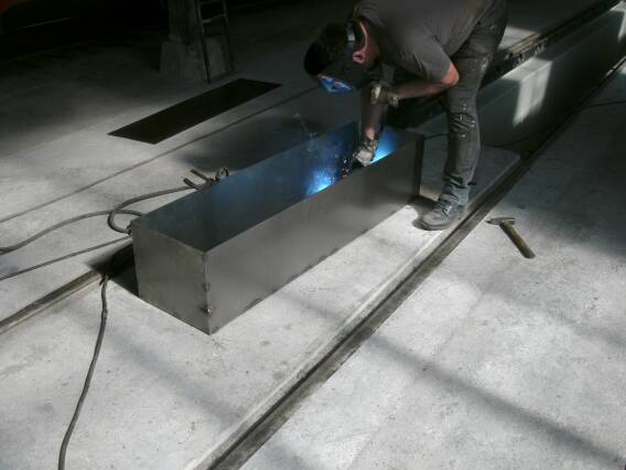 Schweissen des neuen Batteriekastens (Gr&ouml;&szlig;e ca. 26 kb)