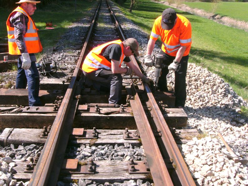 Schraubenl&ouml;cher bohren (137Kb)