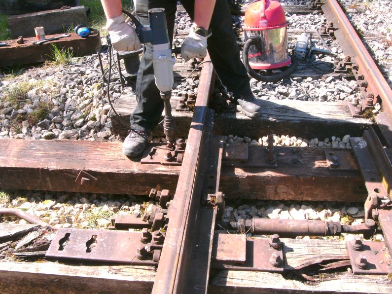 Verschrauben der Rippenplatten (132Kb)