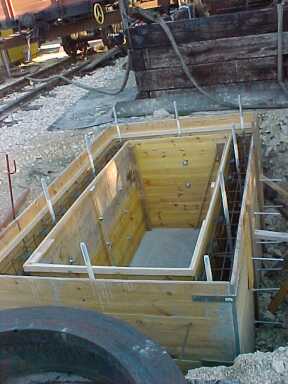 Schalung des Fundamentes (Gr&ouml;&szlig;e ca. 17 kb)